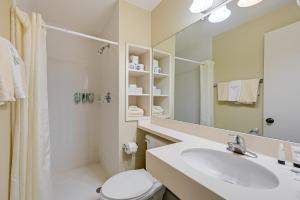 Cozy Condo with Heated Pool Naples Resort Retreat!