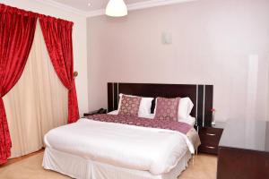 فيا للشقق المخدومة