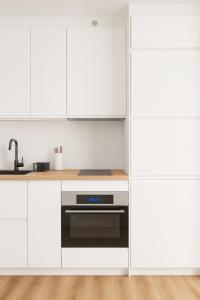 Elyra Airport Apartment