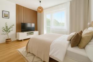 Elyra Airport Apartment