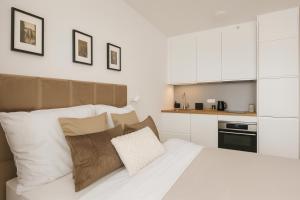 Elyra Airport Apartment