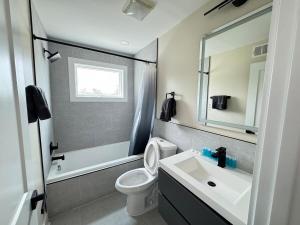 Modern Duplex 2BR near Metro