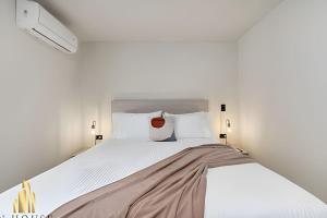 Casa Solei 12-7 - Bright & Chic Apt in Manila AC