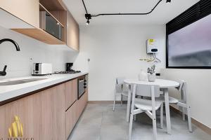 Casa Solei 12-7 - Bright & Chic Apt in Manila AC