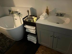 Houston Getaway | 6BR |Pool| Wi-Fi| Sleep 16|Pool