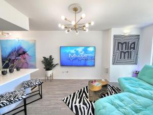 Electric Luxury Downtown Bayfront Brickell