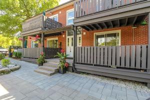 Spacious Second Floor Garden View Apartment
