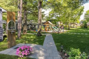 The Cozy Shore Cottage - Standard Attached