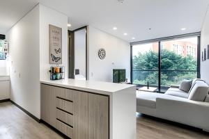 Class Suites 503 - Bright & Minimalistic AptPool