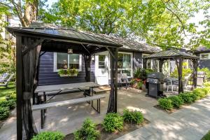 The Cozy Shore Cottage - Standard Attached