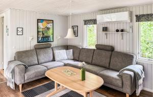 Lovely Home In Hemmet With Wifi