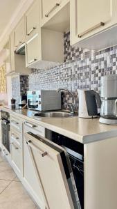 Violet Sea View Apartment