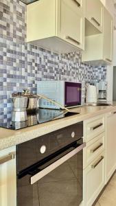 Violet Sea View Apartment