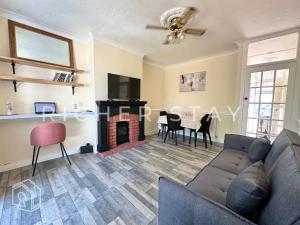 Spacious 2BR Flat in Harold Wood