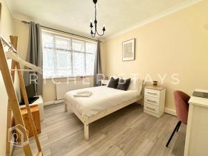 Spacious 2BR Flat in Harold Wood