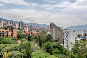 Life 1202 - Pleasant Apt in Poblado with AC