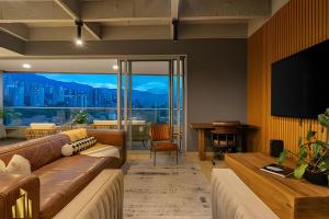 Life 1603 - Panoramic & Tastefully Decorated Loft