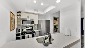 2Bed Apartment in Downtown Austin - Close to UT, ACL, 6th, Lake & More