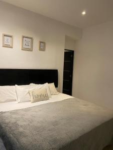 Apartment with a view of the lagoon and pool