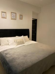 Apartment with a view of the lagoon and pool