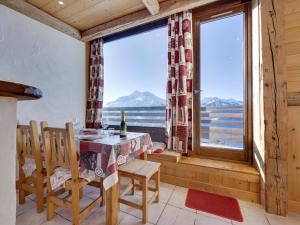 Appartements Appartement cosy avec balcon, Wi-Fi et parking a La Rosiere - FR-1-690-31 : photos des chambres