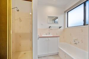 Inverloch Dual Retreat with Spa Bath 400m to Beach