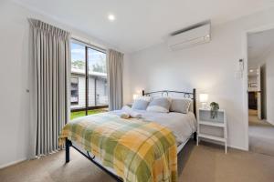 Inverloch Dual Retreat with Spa Bath 400m to Beach