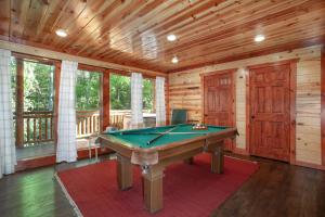 Roaring View Indoor Pool Hot Tub Theater GAMES