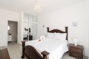 Bright 2BR Apartment with Pool near Bayahibe Beach