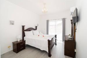 Bright 2BR Apartment with Pool near Bayahibe Beach