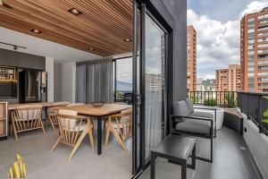 Morph 1101 - Sophisticated & brigh apt/ BBQ