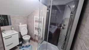 White Apartment Peștera Urșilor