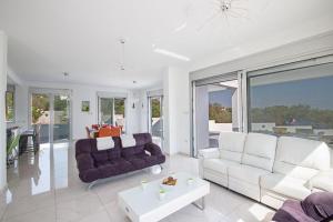 Villa Protara Chrysos - Beautiful 5 Bedroom Protaras Villa - Walking Distance