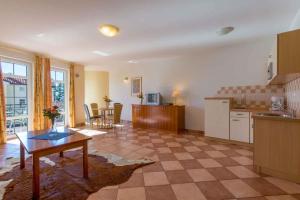 Apartments in Crikvenica 14070