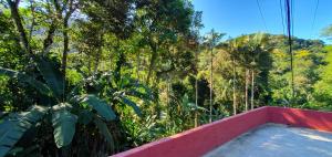 Tahoma Chale Rustico côr Café e vermelho Prumirim Paraiso