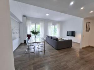 Disfruta de las vistas al Parque de San Lazaro