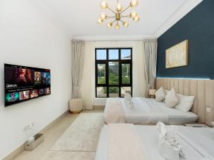 Luxury 2BR- Pool with Burj View- 2 Min to Dubai Mall