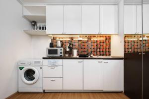 King Bed, Park, BTS 5min | Free Parking, Fast WiFi