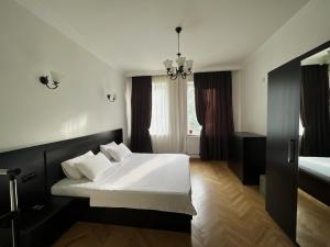 White Apartament in old tbilisi