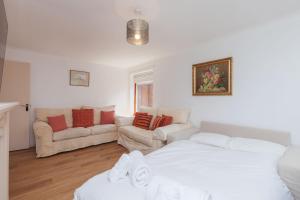 Spacious Bungalow with Parking & Garden, Only 15 Minutes from Oxford City Centre