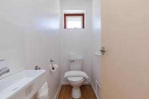 Spacious Bungalow with Parking & Garden, Only 15 Minutes from Oxford City Centre