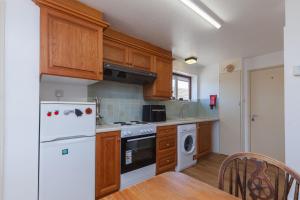 Spacious Bungalow with Parking & Garden, Only 15 Minutes from Oxford City Centre