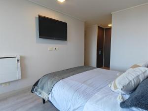 Stunning Lake & Volcano Views