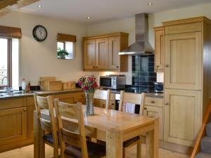 Hutter Hill Barn West