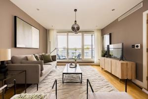 The Riverside Residence - 3BDR with Balcony