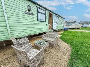 Lovely 4 Berth Caravan With At Broadland Sands Holiday Park Ref 20050Bs - Ubytování bez kategorie ve městě Hopton on Sea