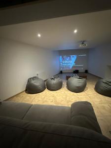 Gîte le clocher roman 14 personnes piscine et spa privatif