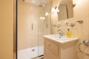 The Chelsea Abode - 4BDR Home with Terrace