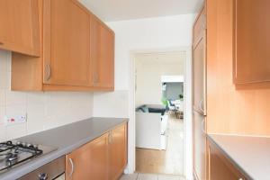 The Harrods Mews - Modern 4BDR with Rooftop Terrace