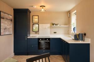 The Twickenham Wonder - Lovely 1BDR Flat with Parking